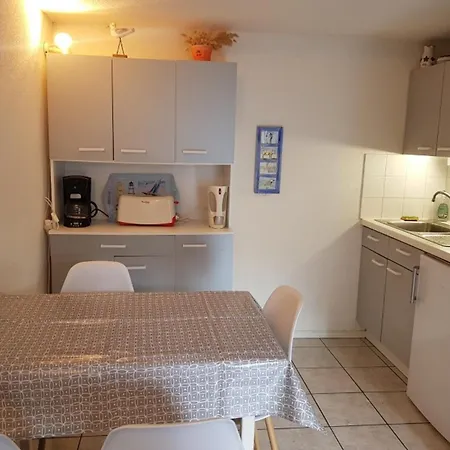 Holiday home Maisonnette 450m De La Avec Piscine Et Parking A - Fr-1-194-184