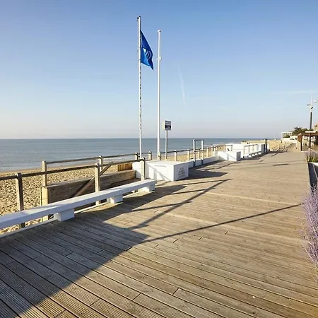 Maisonnette 450m De La Avec Piscine Et Parking A - Fr-1-194-184 La Tranche-sur-Mer